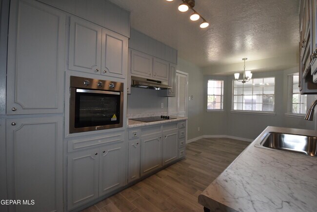 Building Photo - 1624 Vista Real Dr