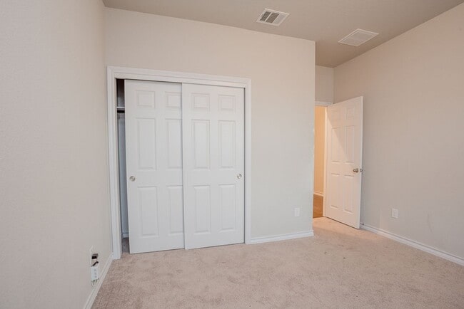 Building Photo - 1348 Eagle Ray St