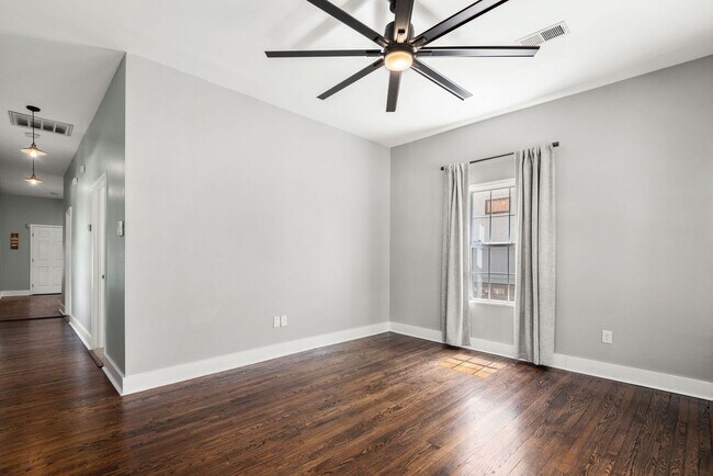 Building Photo - Located in the heart of Cleveland Park, this charming home has it all!