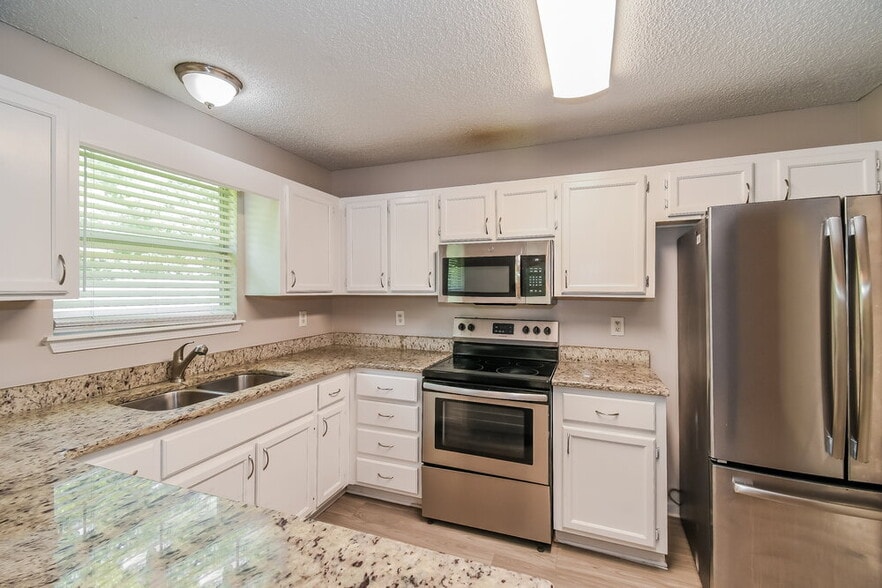 Building Photo - 6638 Lana Ln
