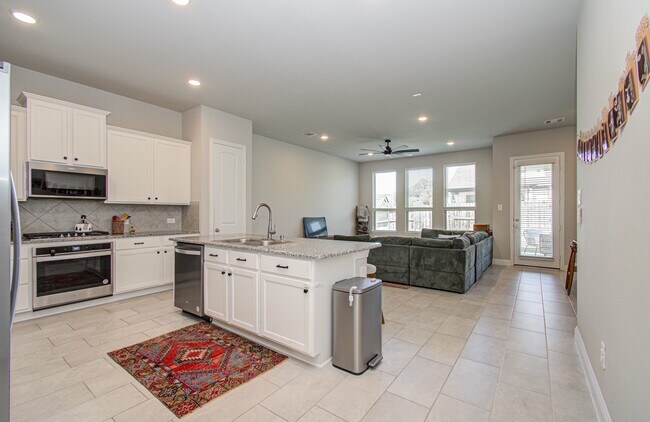 Building Photo - 10442 Eastern Bluestar Dr