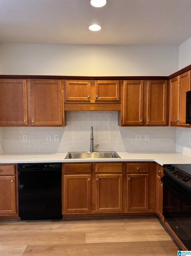 Building Photo - 521 Reach Dr