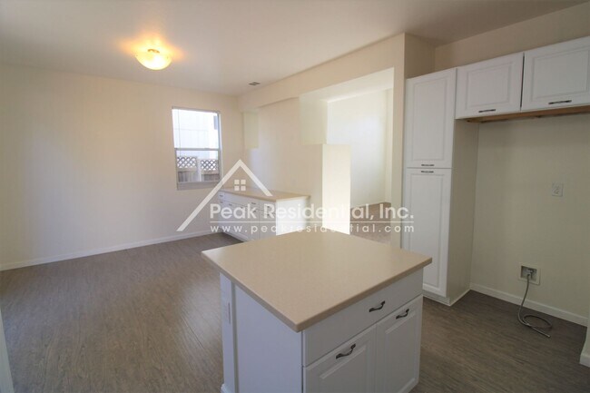 Building Photo - Very Nice 3bd/2.5ba Elk Grove House with 2 Car Garage!