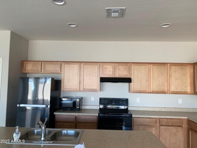 Building Photo - 22560 Via Estancia