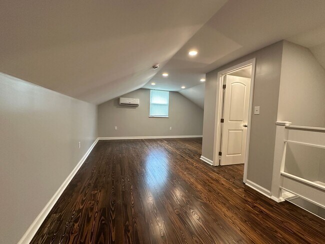 Building Photo - MPG387-389