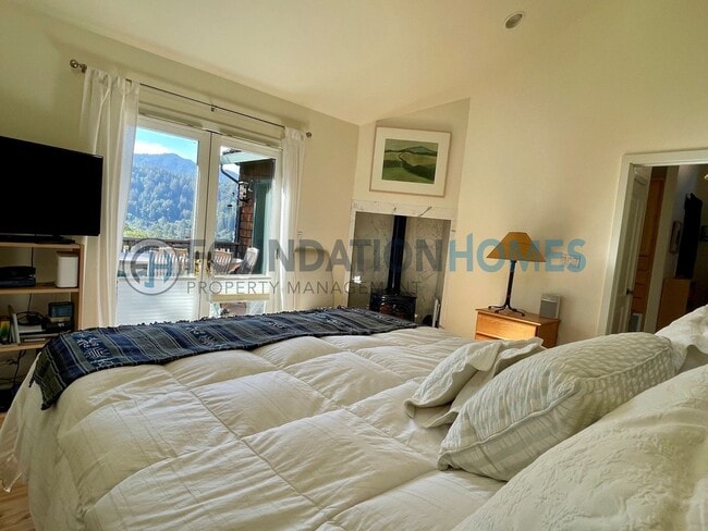 Building Photo - Beautiful Ross Cottage - Views - Pool - FOUNDATION