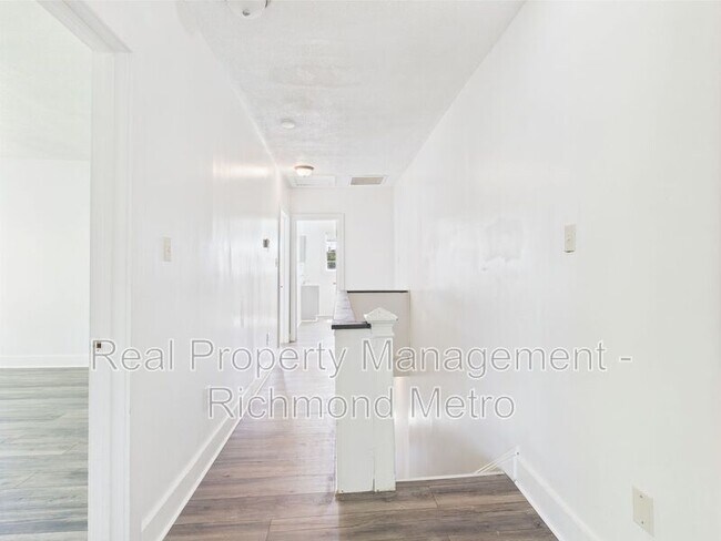 Building Photo - 1610 N 28th St