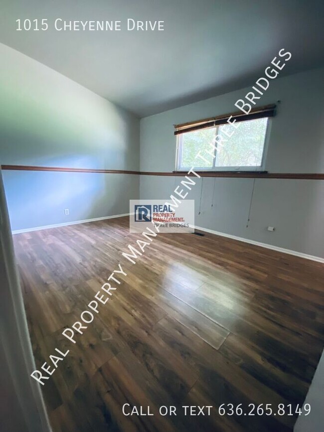 Building Photo - 1015 Cheyenne Dr