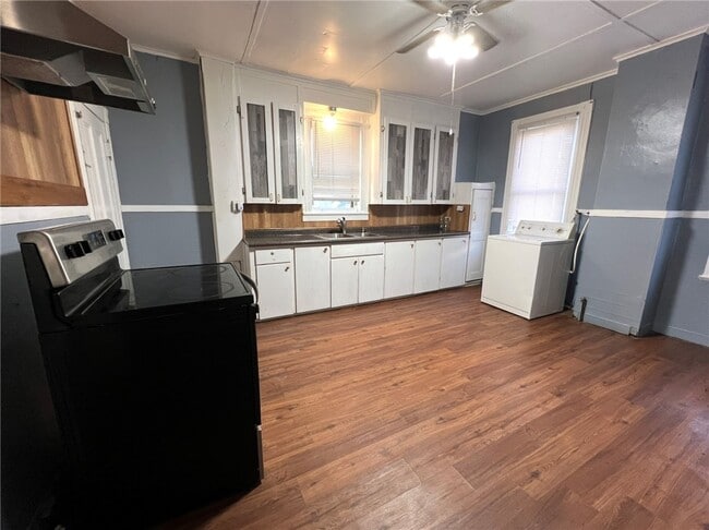 Building Photo - 411 Herrick St