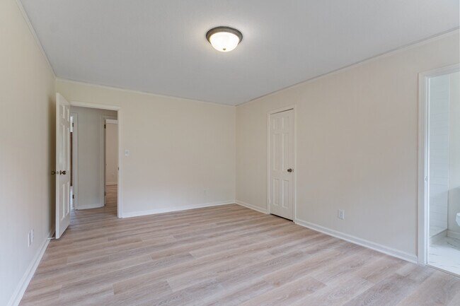 Building Photo - 2451 Belcher Dr