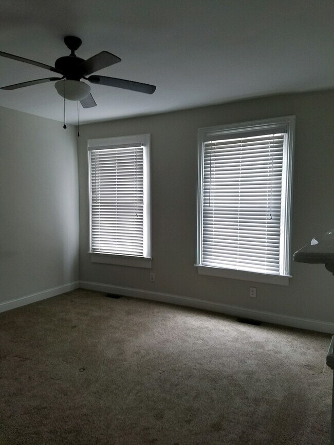 Building Photo - Beautifully Updated Church Hill Row House ...