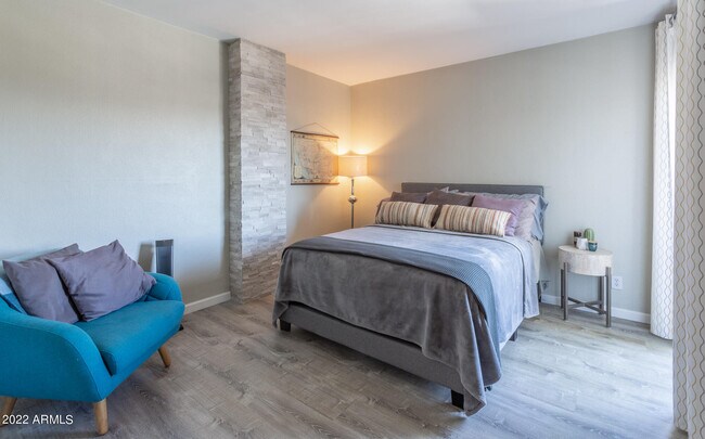 Building Photo - 805 4th Ave