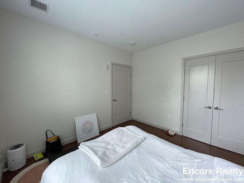 Building Photo - 455 Harvard St