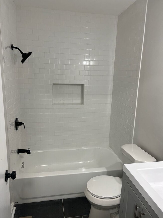 Building Photo - Newly renovated 3bed 1bath for rent!