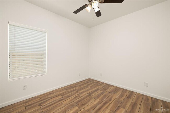 Building Photo - 21 E Viviana St