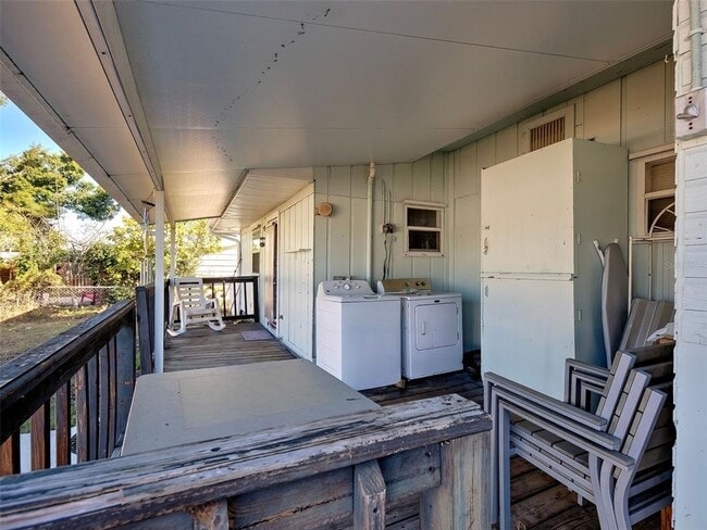 Building Photo - 313 Jessica St N