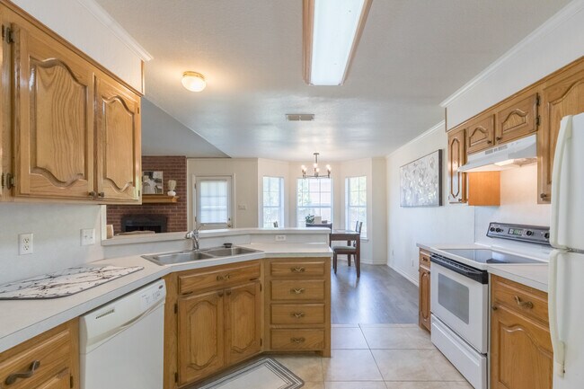 Building Photo - 2634 Bishop Rd