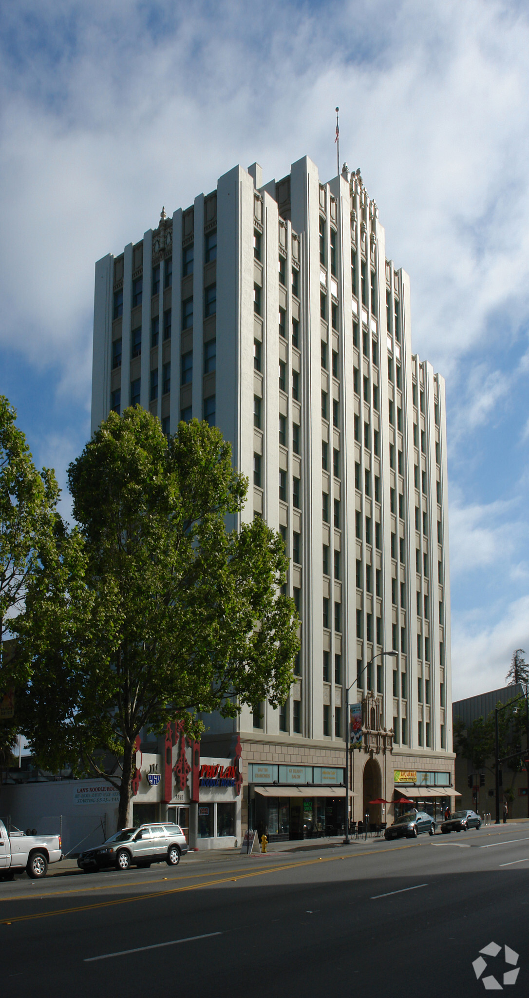 Building Photo - Vintage Tower