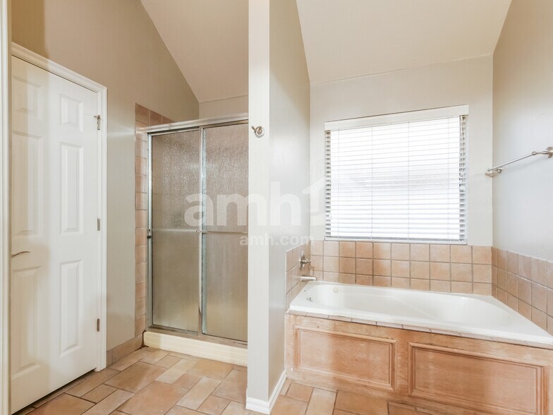 Building Photo - 17533 Zinc Dr