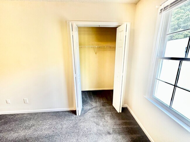 Building Photo - 816 Lucas St