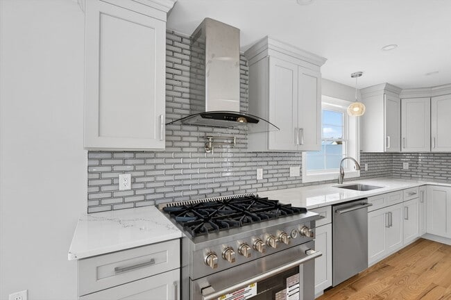 Building Photo - 3 Earle St