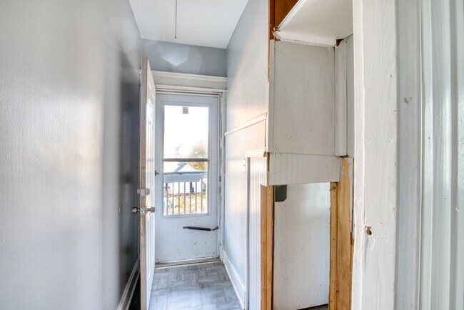 Building Photo - 226 Ledgeside Ave