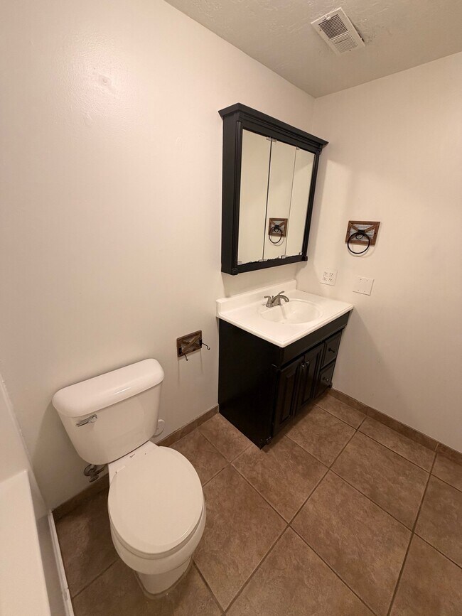Building Photo - 3004 S Perennial Ct