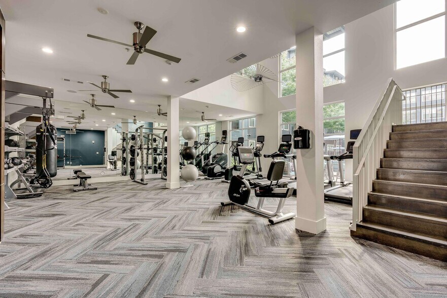 Building Photo - 5005 Galleria Dr