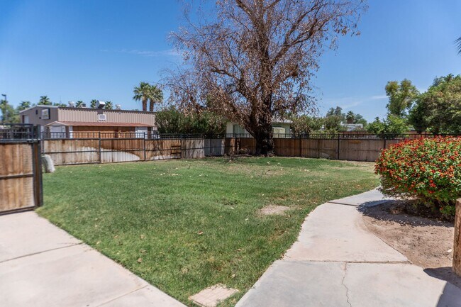 Building Photo - Spacious 3-Bedroom, 4-Bath Vintage Home wi...