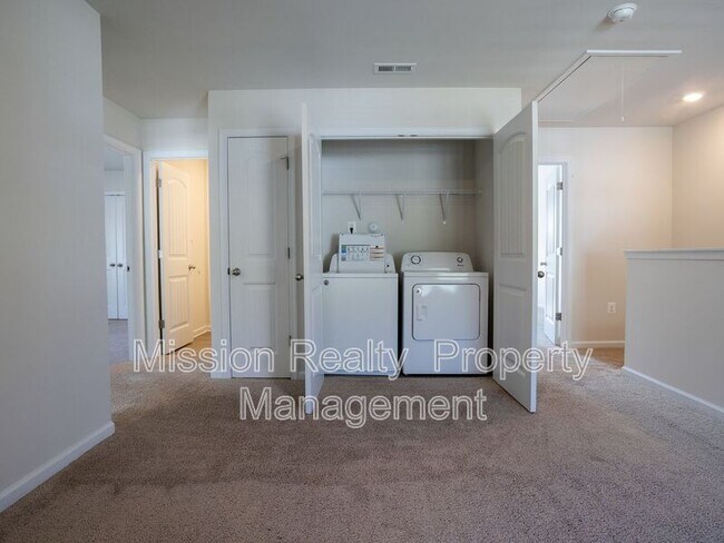 Building Photo - 2827 Meadowview Blvd