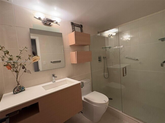 Building Photo - 5750 Collins Ave