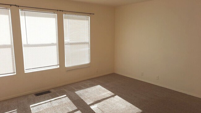 Building Photo - 4 Bedroom, 2.5 Bathroom! Lovely Home Coming Soon!