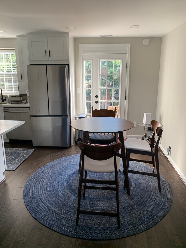 Building Photo - 2 Bed, 1 Bath Condo