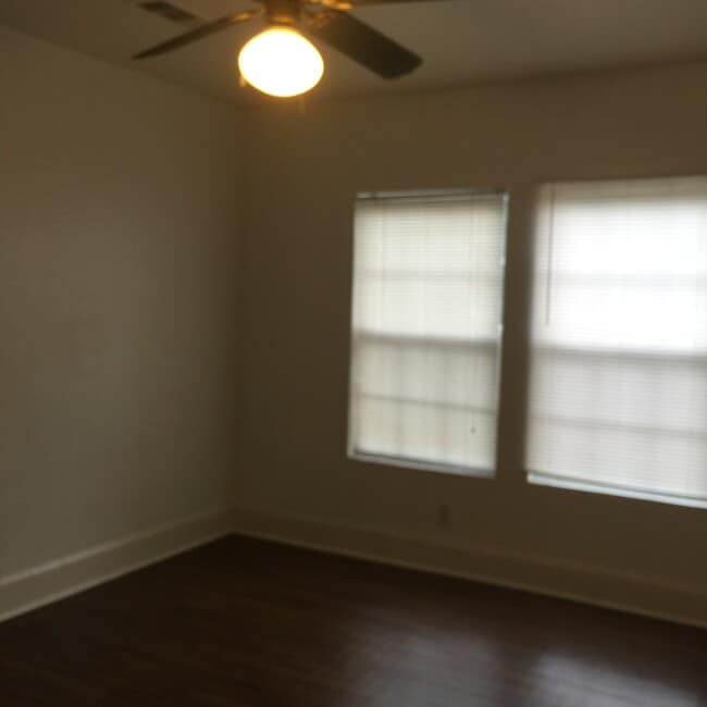 Building Photo - Charming 1 bedroom apartment downtown