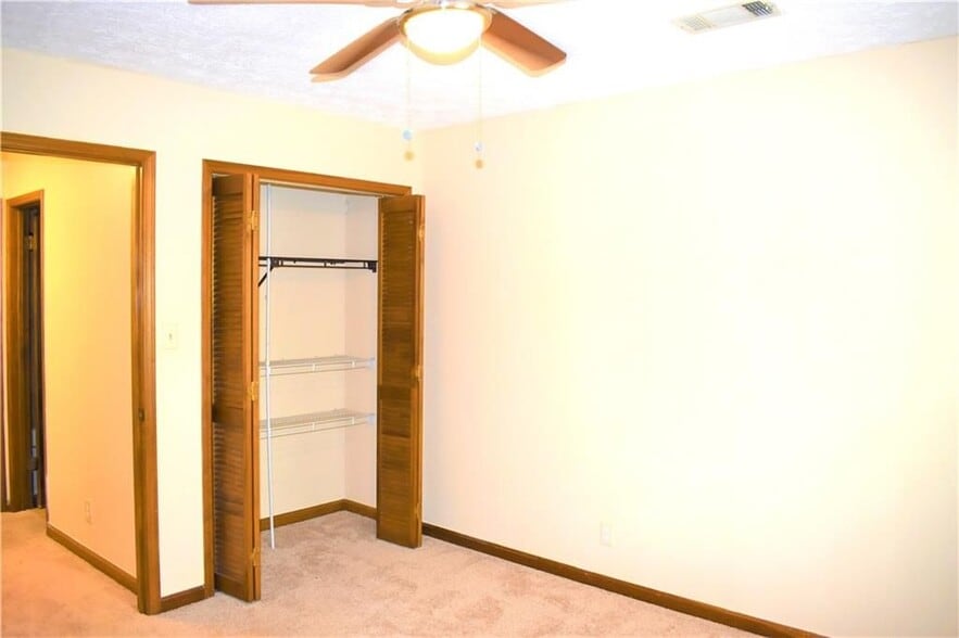 Building Photo - 2264 Post Oak Dr
