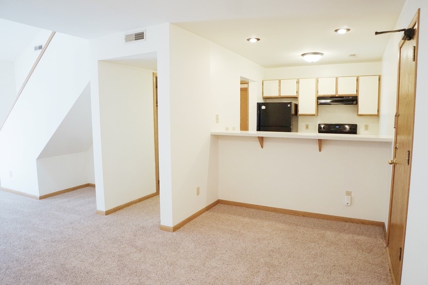 Building Photo - Oakbridge Court LLC