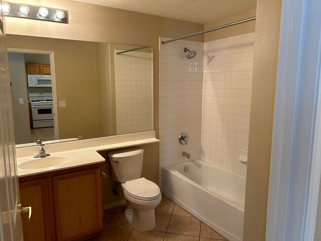 Building Photo - Rare & hard to find 2 BED & 2 BATH with ATTACHED GARAGE.