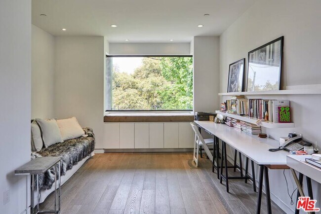 Building Photo - 1724 N Sierra Bonita Ave