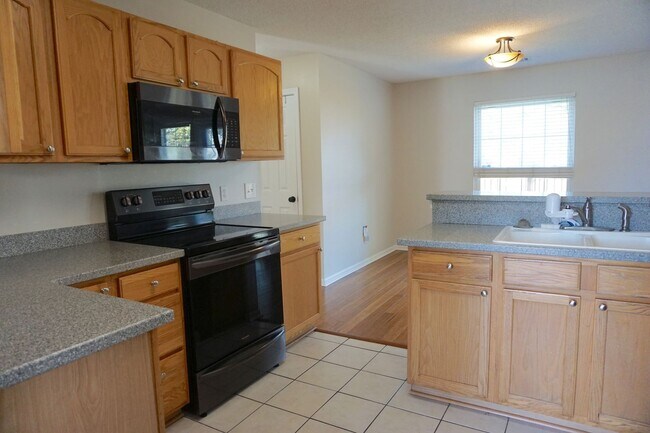 Building Photo - 3 BED | 2.5 BATH | POOLER