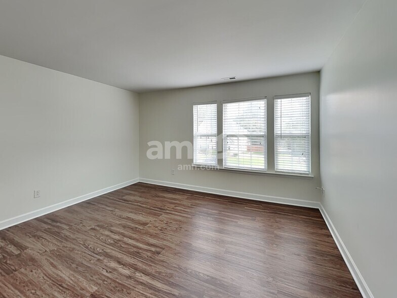 Building Photo - 120 Hawleyville Ln