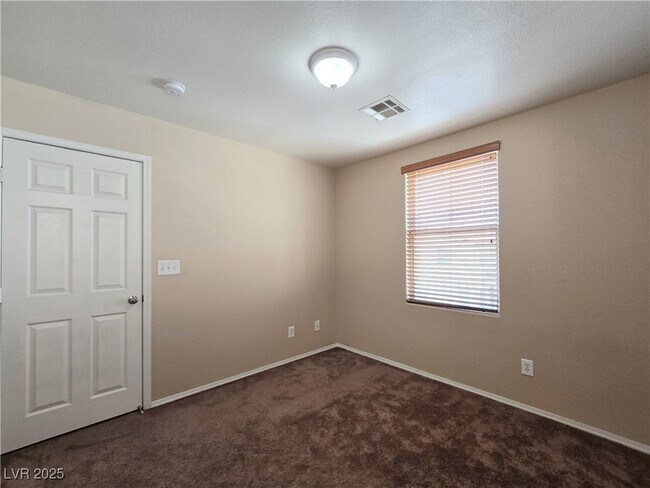Building Photo - 5431 W Hasley Canyon Ave