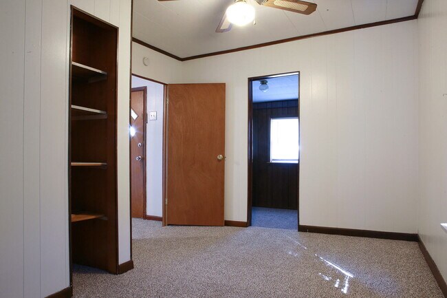 Building Photo - "Charming 2-Bedroom Retreat in Fayettevill...