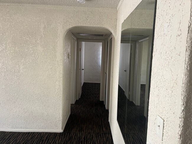 Building Photo - Affordable 2 Bedroom Condo in Central Las ...
