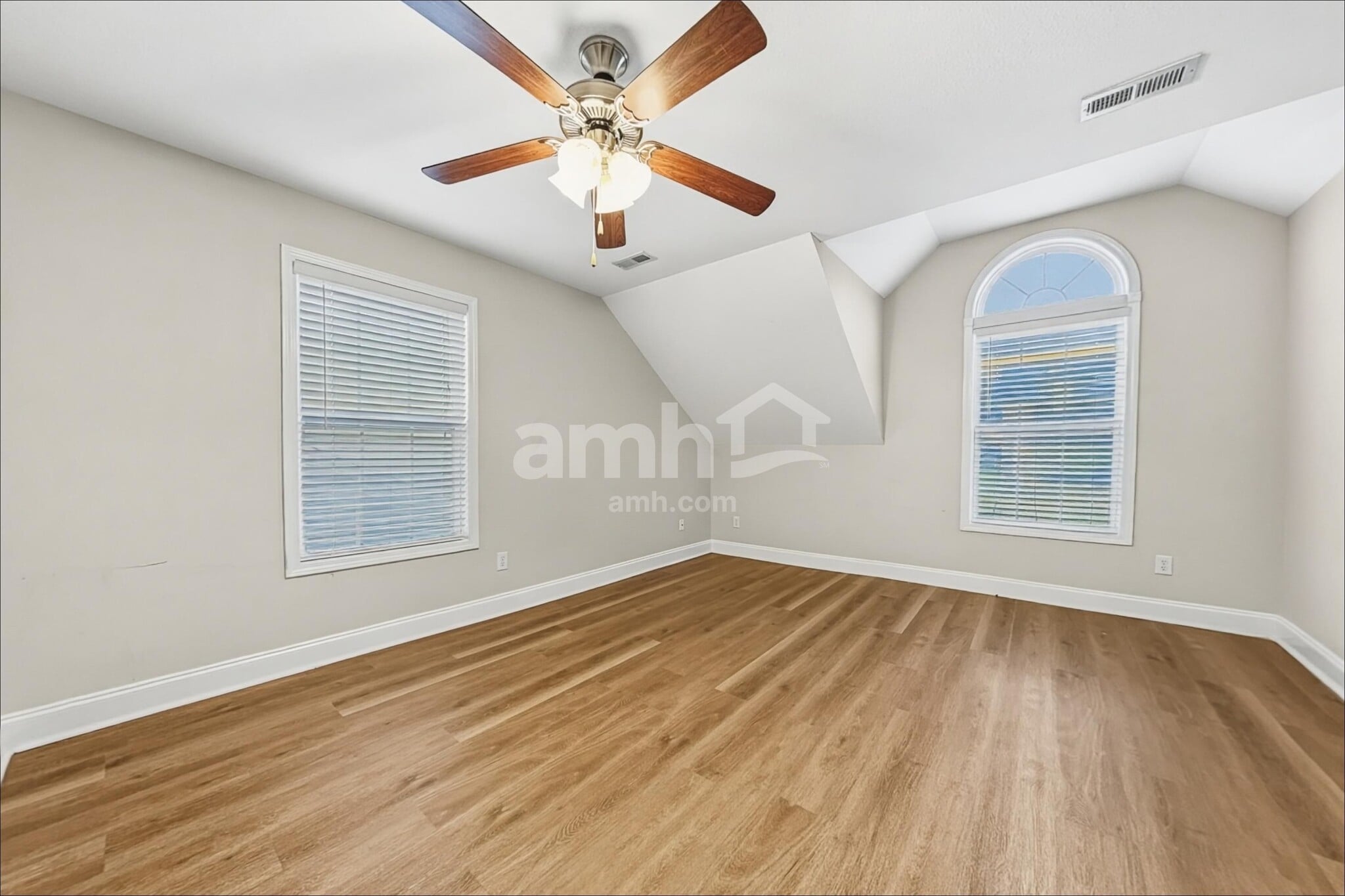 Building Photo - 5705 Parasol Ln