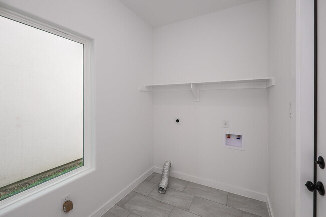 Building Photo - 8218 Casa Verde Rd