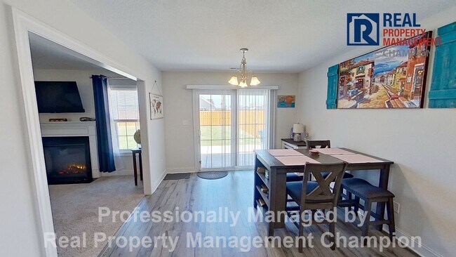 Building Photo - 4 BD/2 BA Single Story Home on Large Corner Lot w/Fenced Back Yard