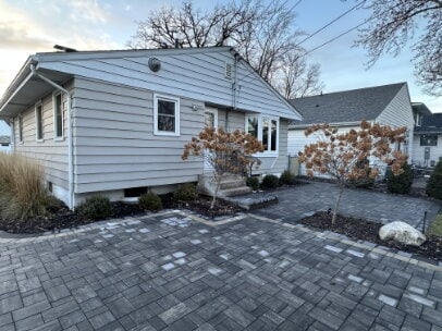 Building Photo - "Charming 4-Bed Retreat in Edina: Spacious 2142 Sq Ft with Hardwood Elegance & Cozy Fireplaces!"