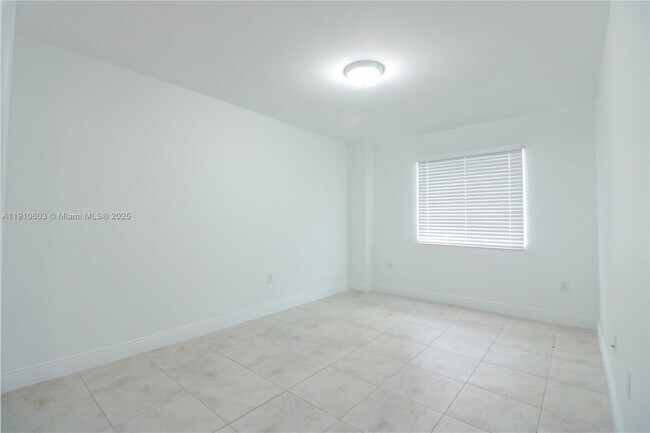 Building Photo - 1955 NW 5th Pl