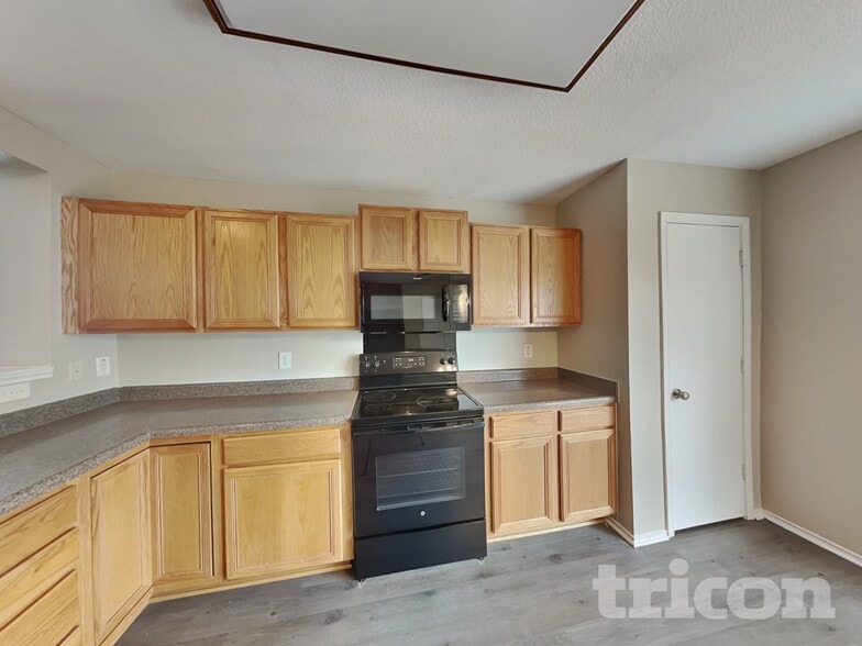 Building Photo - 7307 Circle Farm