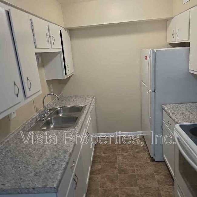 Building Photo - 4119 Glen Hill Manor Dr
